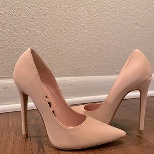 Dusty pink pumps